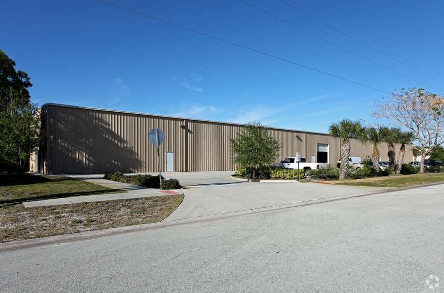 716 Columbus Ave, Melbourne, FL for sale - Primary Photo - Image 1 of 2