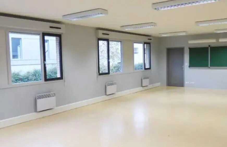 Office in Champs-sur-Marne for sale - Building Photo - Image 3 of 5