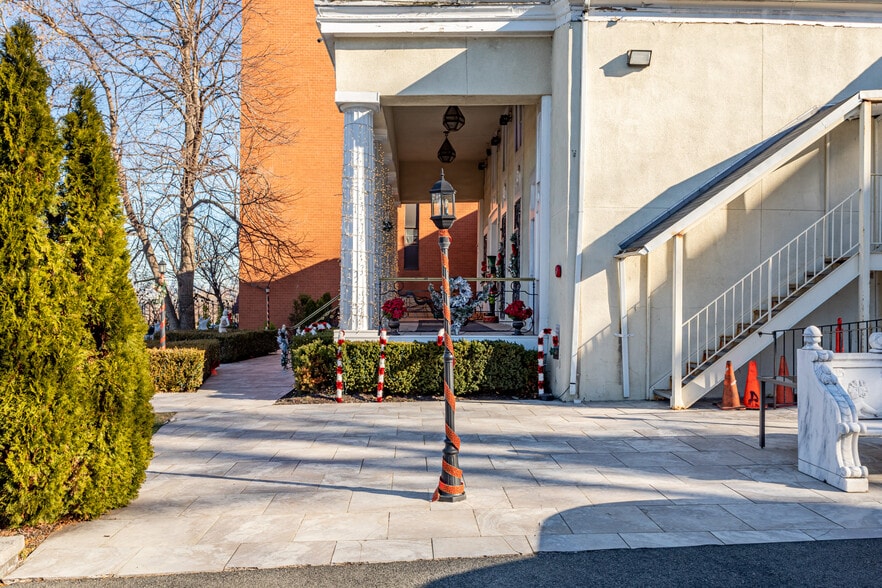 404 Richmond Ter, Staten Island, NY for sale - Building Photo - Image 3 of 28