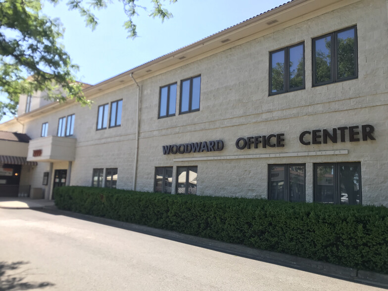 1999 W 75th St, Woodridge, IL for lease - Building Photo - Image 2 of 3