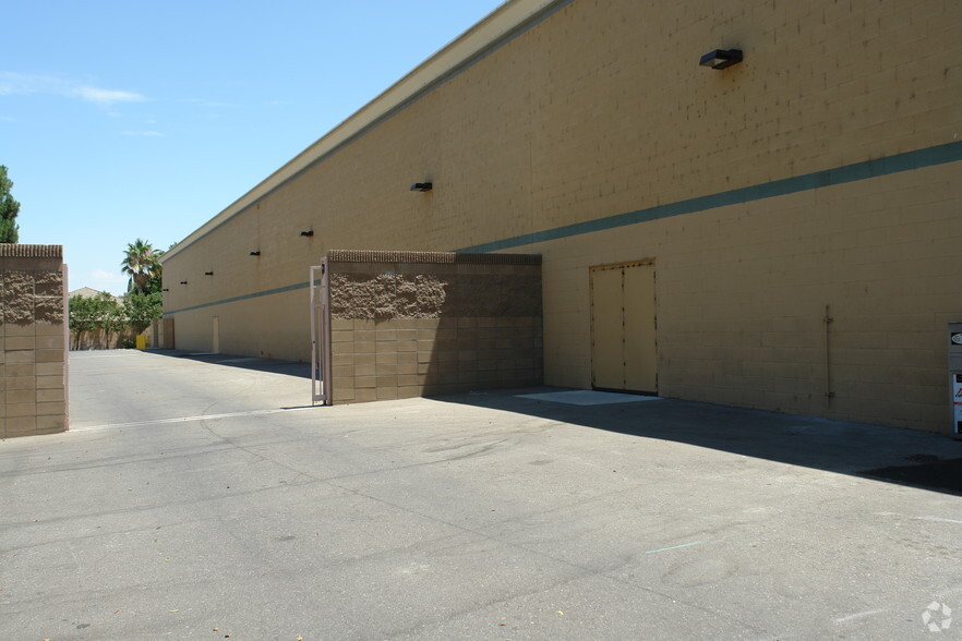 5000 Stockdale Hwy, Bakersfield, CA for lease - Building Photo - Image 2 of 3