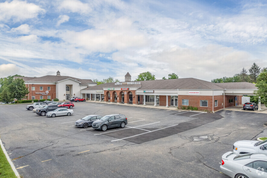 3333 Massillon Rd, Akron, OH for lease - Building Photo - Image 2 of 19