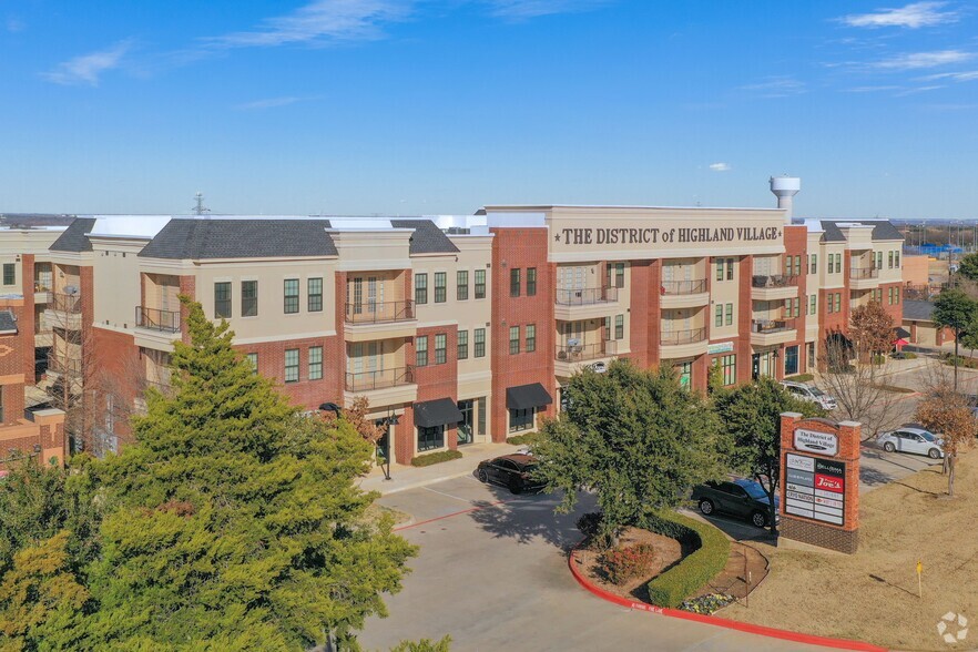 120 Main St, Highland Village, TX for lease - Primary Photo - Image 1 of 80