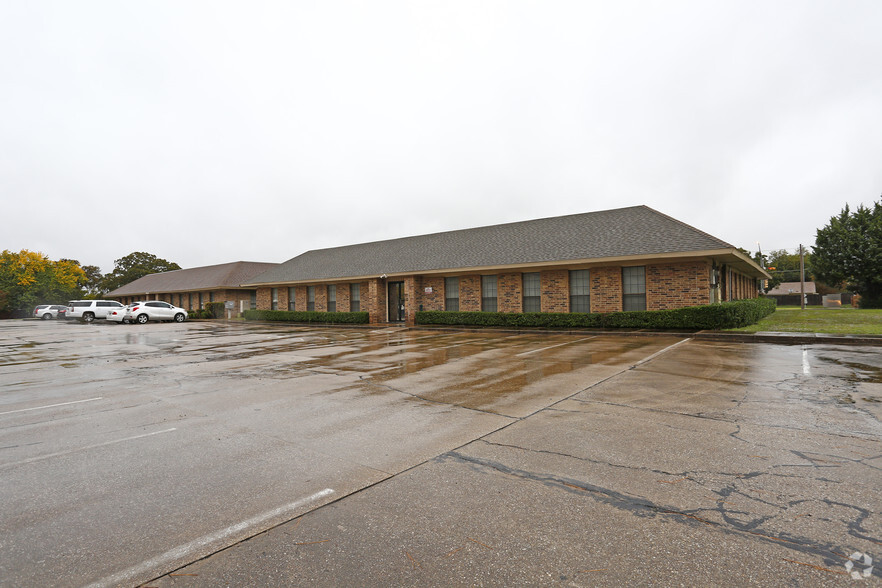 2520 Harwood Rd, Bedford, TX for lease - Building Photo - Image 3 of 20