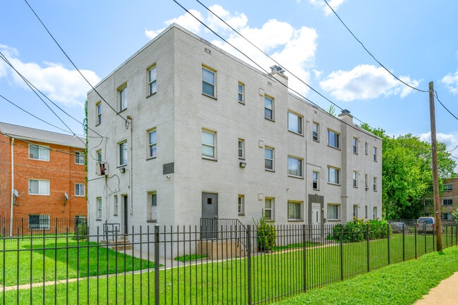 More details for 129 Yuma St SE, Washington, DC - Multifamily for Auction