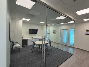 13580 Groupe Dr, Woodbridge, VA for lease Interior Photo- Image 2 of 6