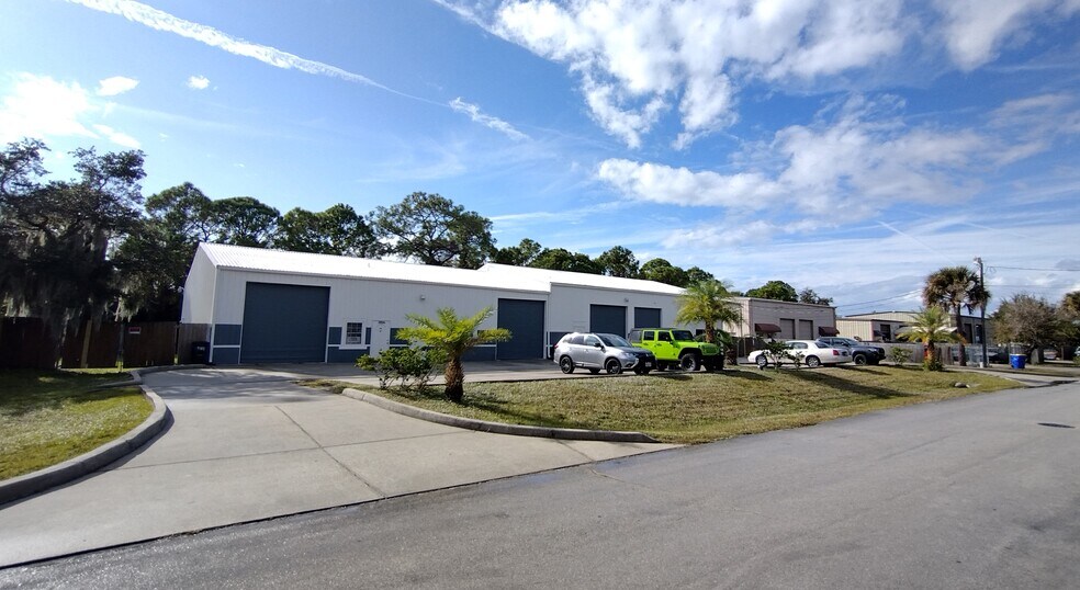 2024 Guava Dr, Edgewater, FL for sale - Building Photo - Image 1 of 1