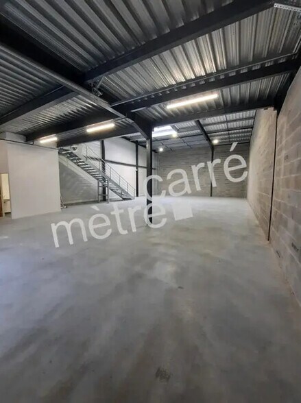 Flex in Saint-Herblain for lease - Building Photo - Image 3 of 12