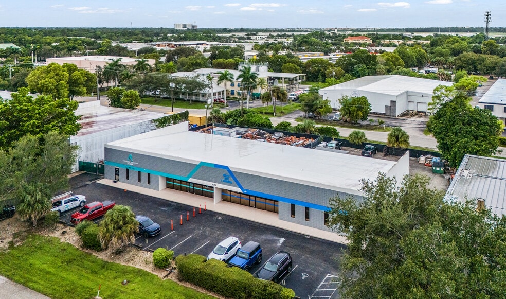 4392 Corporate Sq, Naples, FL for sale - Building Photo - Image 1 of 10