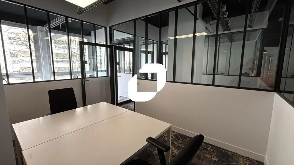 Office in Paris for lease - Building Photo - Image 3 of 23