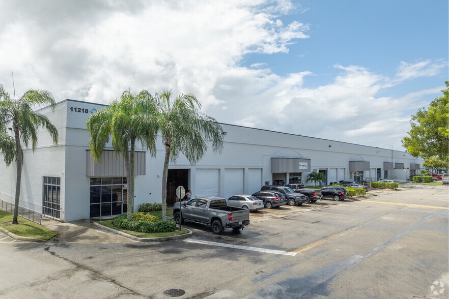 11220-11331 Interchange Cir N, Miramar, FL for lease - Building Photo - Image 3 of 3