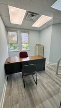 100 SW Albany Ave, Stuart, FL for lease Interior Photo- Image 2 of 2
