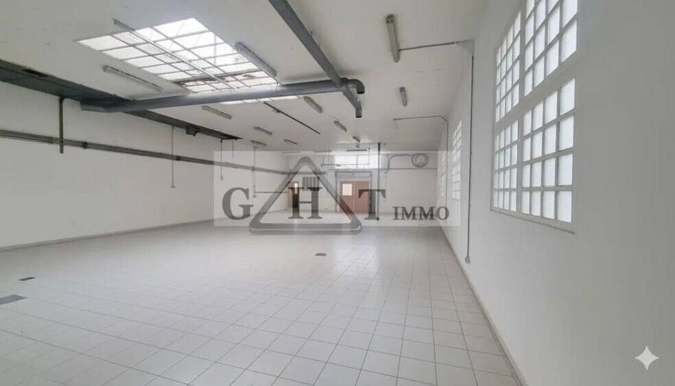Industrial in Saint-Maur-des-Fossés for sale - Interior Photo - Image 2 of 7