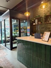 366 Bedford Ave, Brooklyn, NY for lease Interior Photo- Image 2 of 10