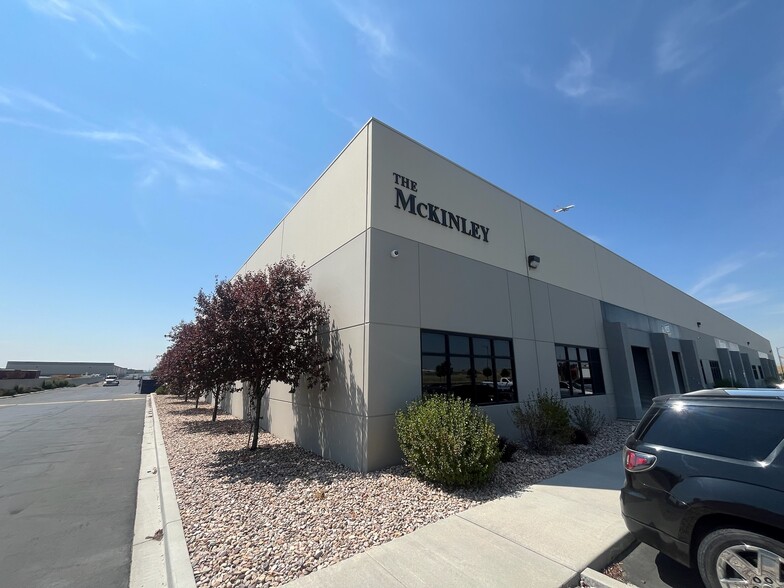 2195 S Presidents Dr, Salt Lake City, UT for lease - Building Photo - Image 1 of 8