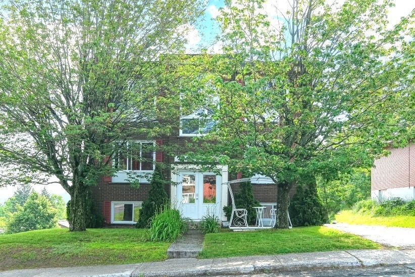 1520 Rue Larocque, Sherbrooke, QC for sale Primary Photo- Image 1 of 1