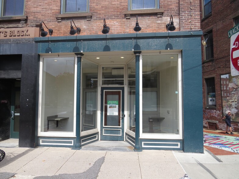 207 Main St, Northampton, MA for lease - Building Photo - Image 1 of 12