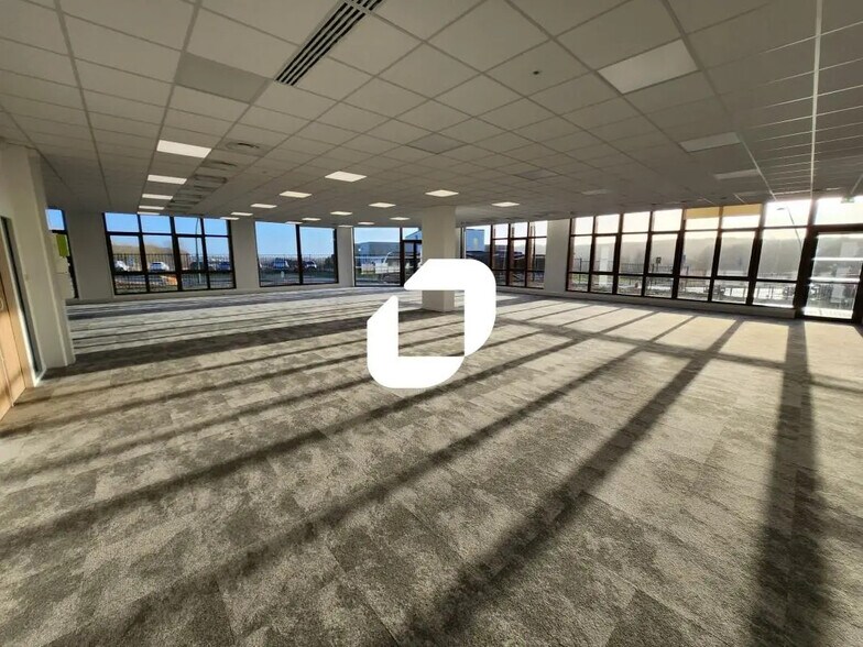 Office in Liévin for lease - Interior Photo - Image 1 of 17