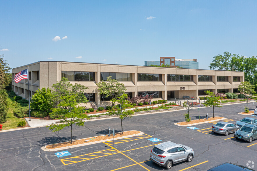 1101 W 31st St, Downers Grove, IL for lease - Building Photo - Image 3 of 14