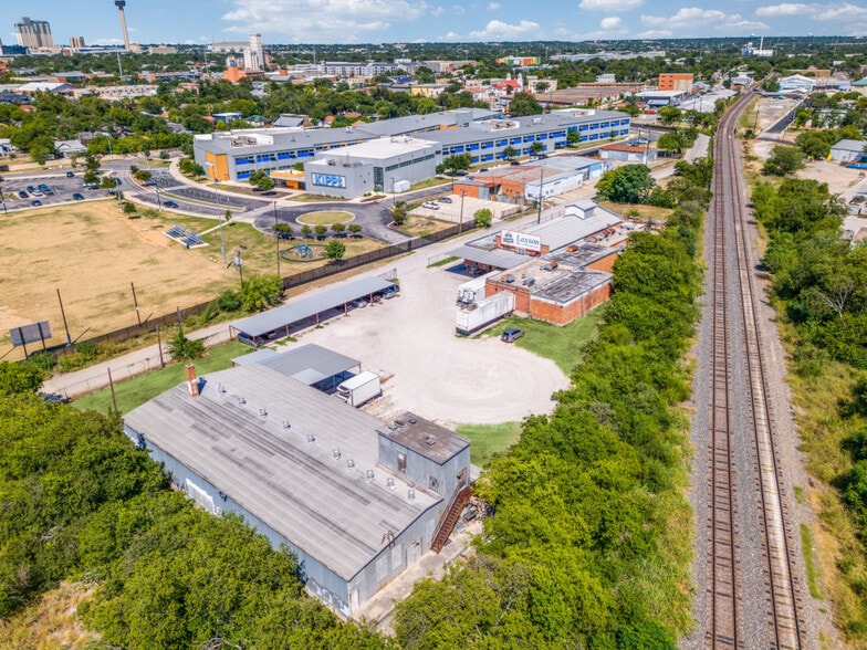 264 W Lachapelle, San Antonio, TX for sale - Building Photo - Image 3 of 11