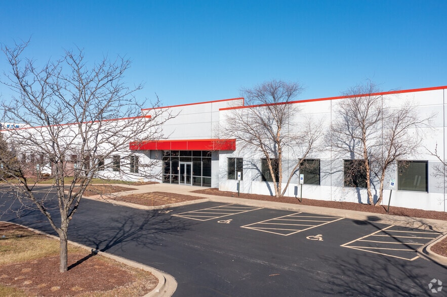 10100 Woodward Ave, Woodridge, IL for sale - Building Photo - Image 3 of 13