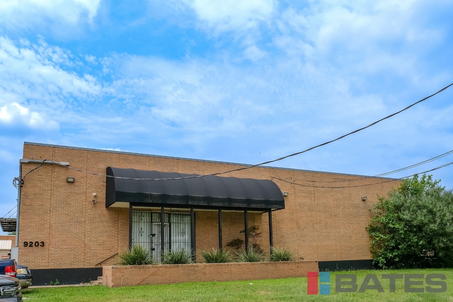 9203 Diplomacy Row, Dallas, TX for lease - Building Photo - Image 2 of 12