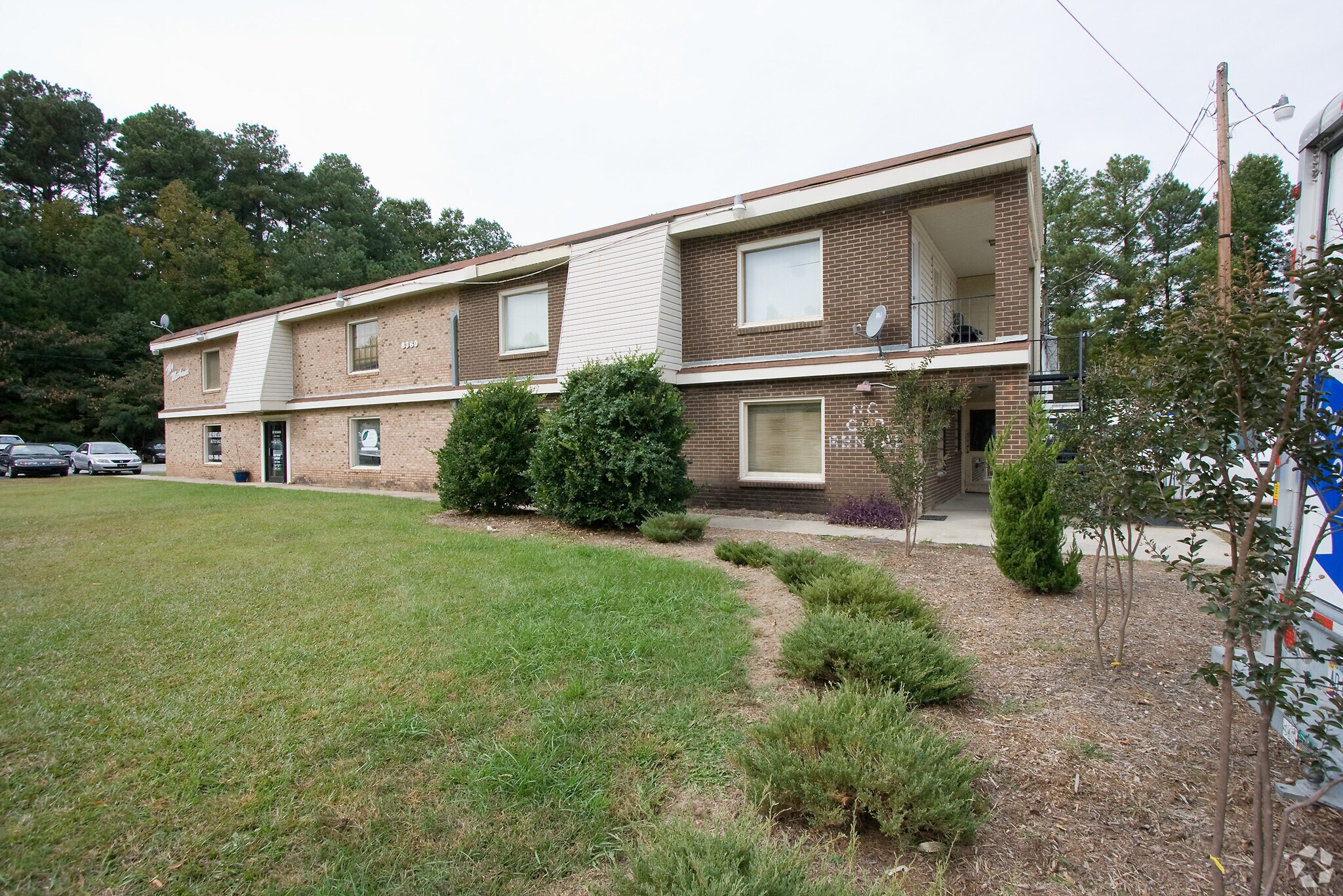 83608390 Chapel Hill Rd, Cary, NC 27513