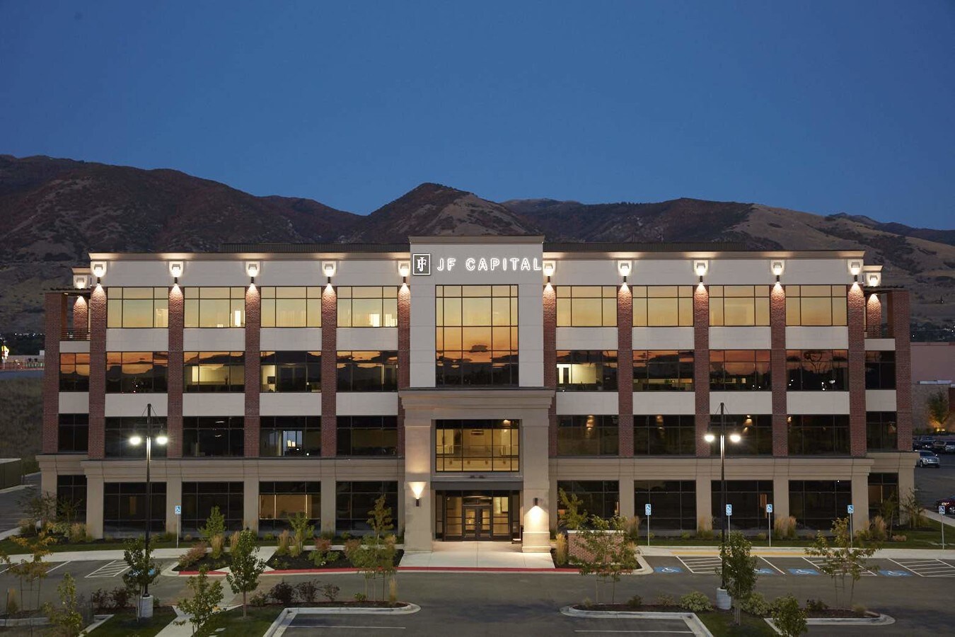 1148 W Legacy Crossing Blvd, Centerville, UT 84014