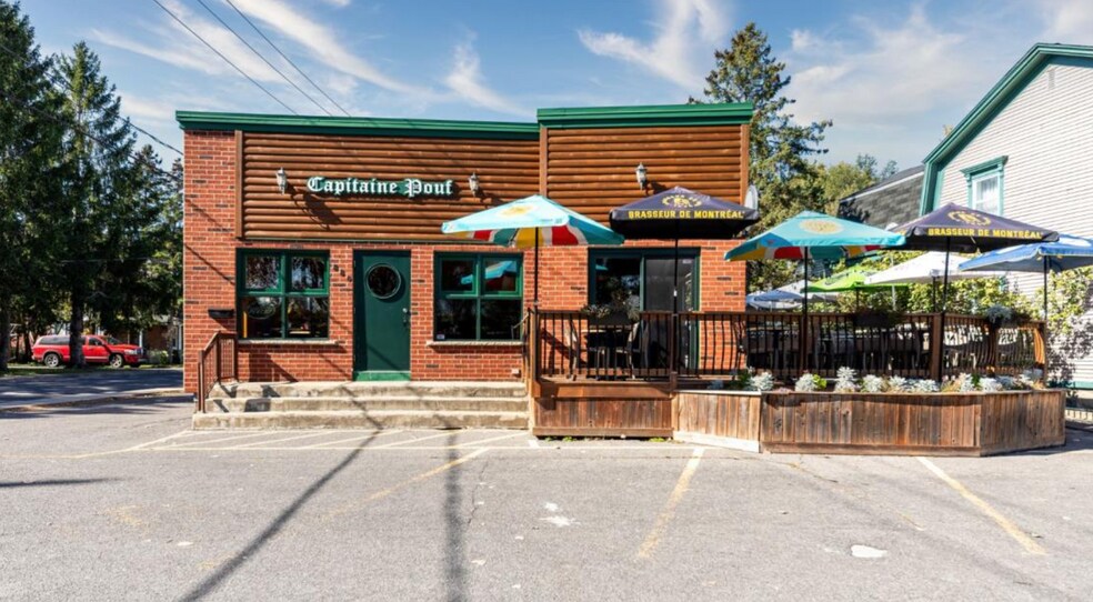 880 Rue Richelieu, Beloeil, QC for sale - Building Photo - Image 1 of 15