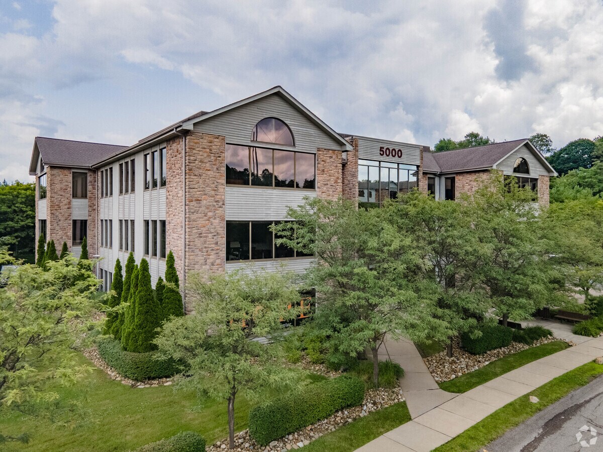 5000 Stonewood Dr, Wexford, PA 15090