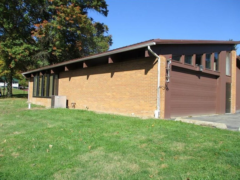 590 Mercer Rd, Beaver Falls, PA 15010