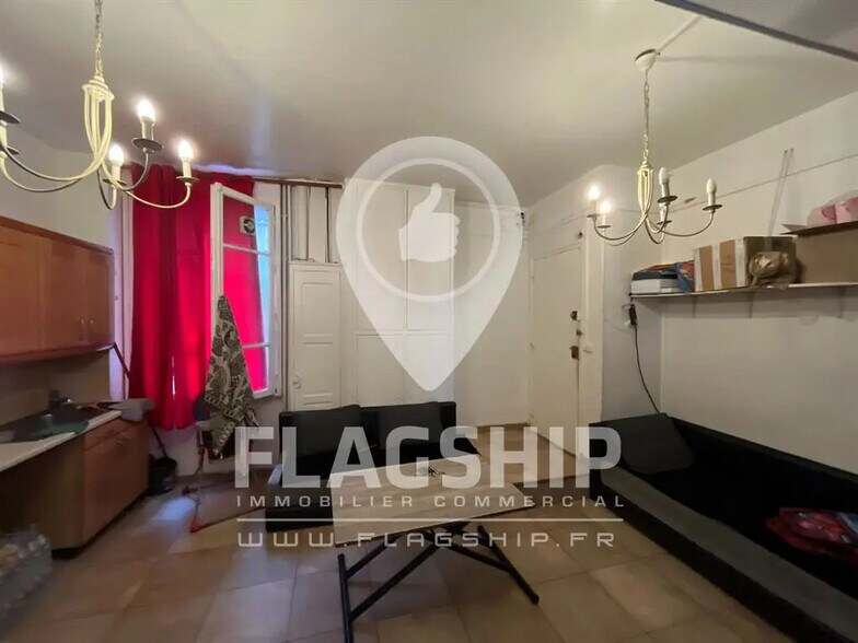 Retail in Puteaux for lease - Interior Photo - Image 1 of 6