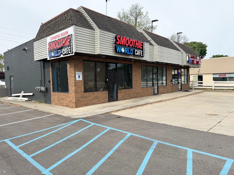 21396-21404 Cass Ave, Clinton Township, MI for lease - Building Photo - Image 2 of 3