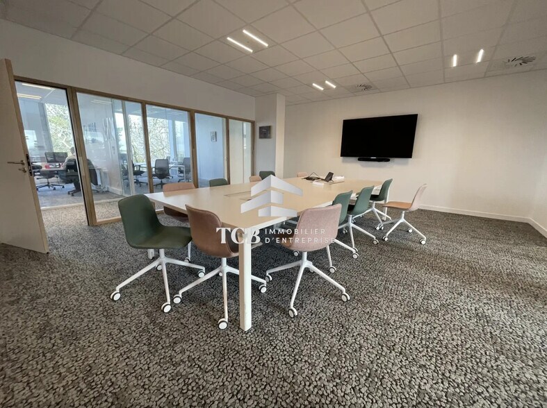 Office in Saint-Herblain for lease - Interior Photo - Image 1 of 4