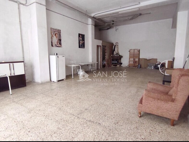 Retail in Novelda for lease - Building Photo - Image 1 of 6
