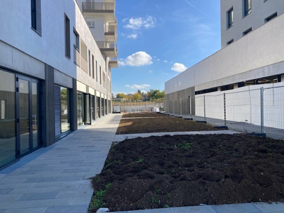 Location Commerce 177 m² - Photo 1
