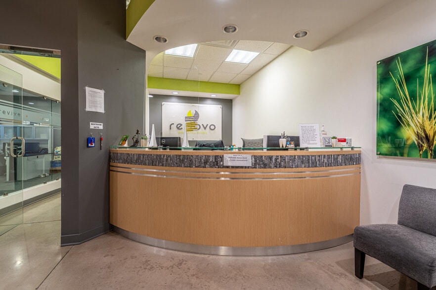 3000 Woodcreek Dr, Downers Grove, IL for lease - Interior Photo - Image 3 of 16