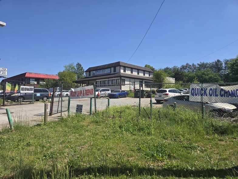 5885 Memorial Dr, Stone Mountain, GA for sale - Building Photo - Image 2 of 13