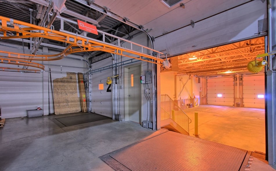 9393 Boul Métropolitain E, Montréal, QC for lease - Interior Photo - Image 2 of 7