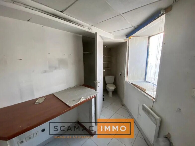 Retail in Roquefort-la-Bédoule for sale - Interior Photo - Image 2 of 5