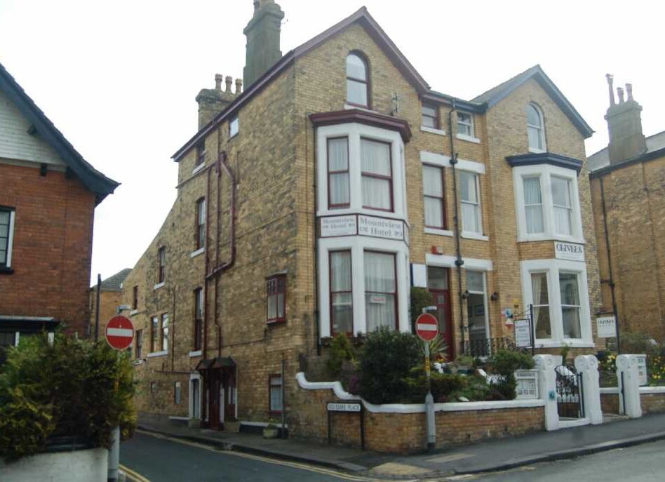 32 West St, Scarborough for sale Primary Photo- Image 1 of 99