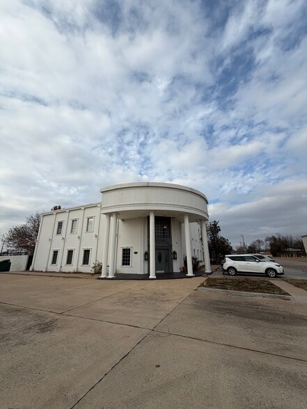 4645 Tinker Diagonal St, Oklahoma City, OK for sale - Building Photo - Image 1 of 56