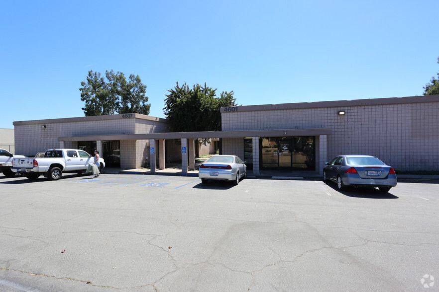 4601 Brooks St, Montclair, CA for lease - Primary Photo - Image 1 of 4