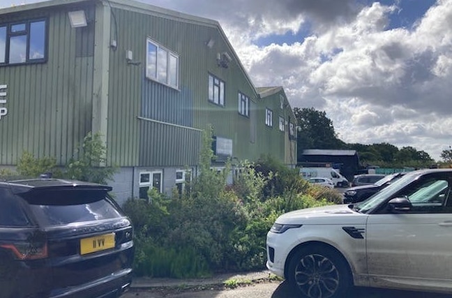 Hallgrove, Bagshot for lease - Building Photo - Image 3 of 3