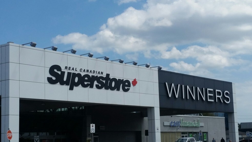 2430 Dougall Ave, Windsor, ON for sale - Primary Photo - Image 1 of 1