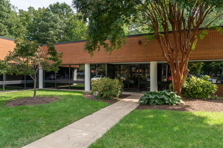 4180-4196 Innslake Dr, Glen Allen, VA for lease - Building Photo - Image 3 of 11