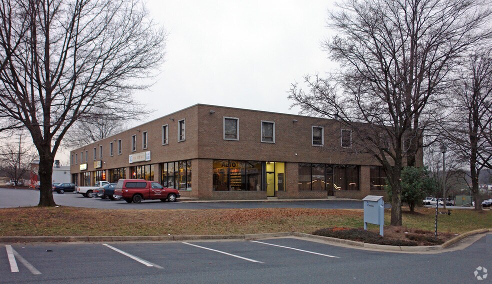7890 Backlick Rd, Springfield, VA for lease - Building Photo - Image 1 of 3