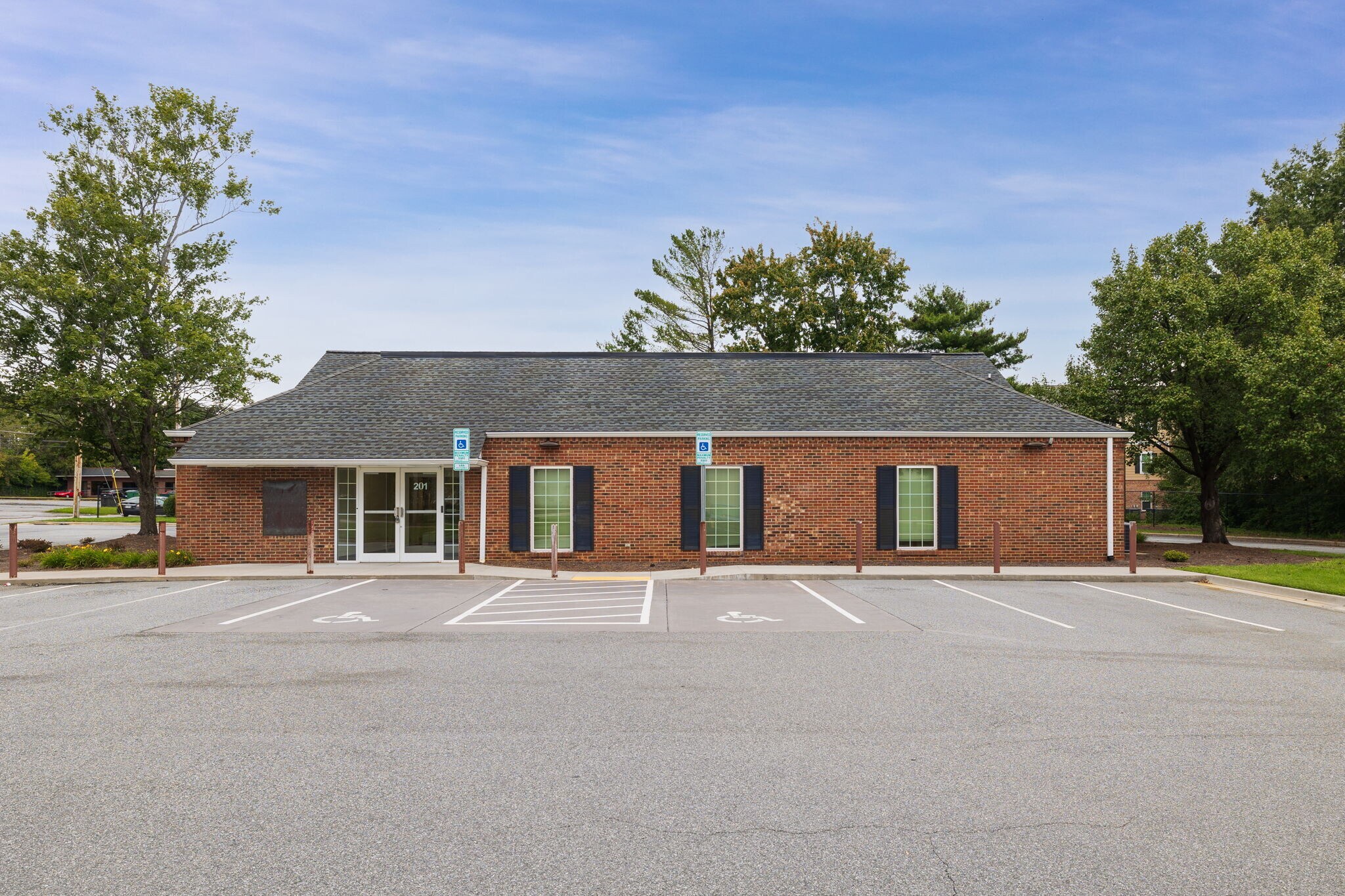 201 E Parris Ave, High Point, NC for sale Building Photo- Image 1 of 1