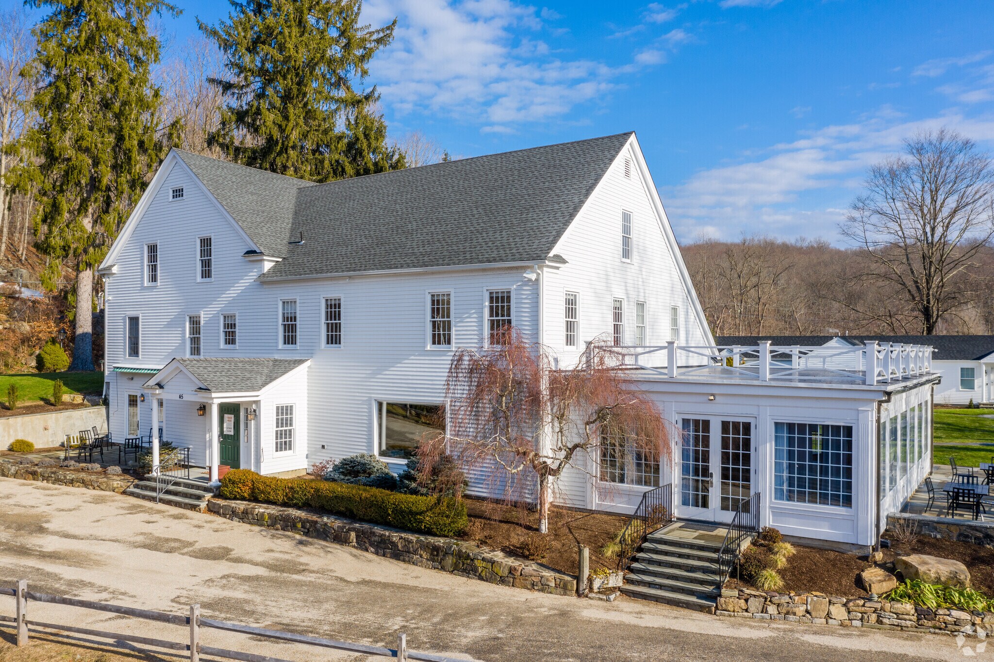 45 Stonehenge Rd, Ridgefield, CT for sale Primary Photo- Image 1 of 1