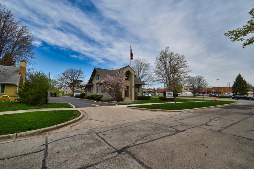 849 N Ellsworth St, Naperville, IL for lease - Primary Photo - Image 1 of 25